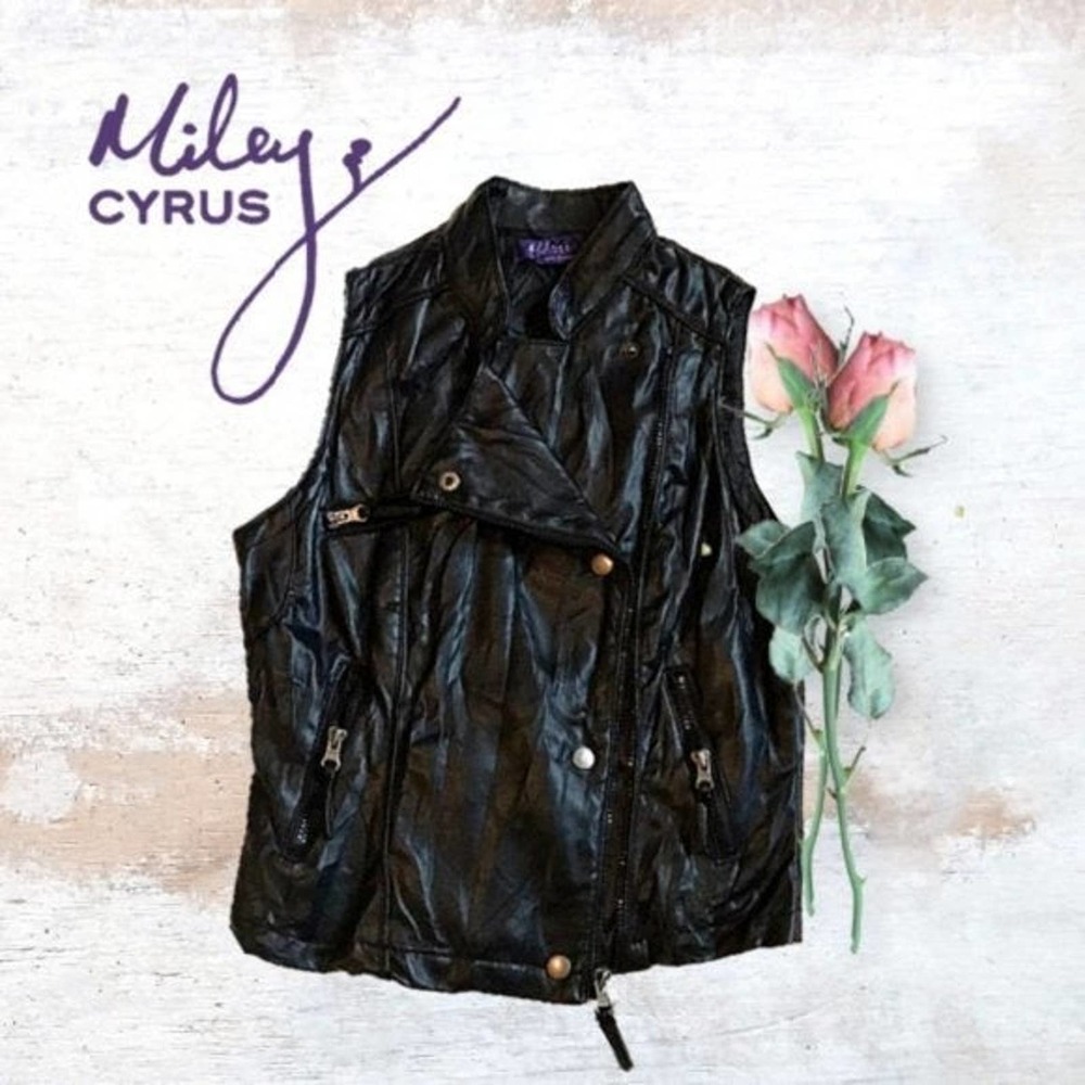 ⤵️Vintage Miley Cyrus size S